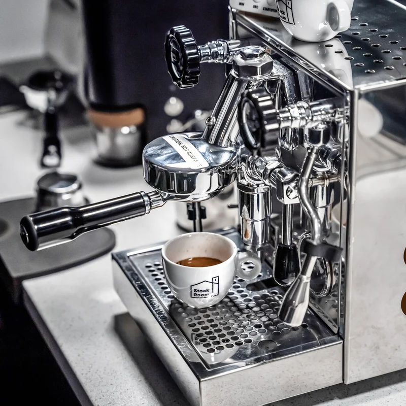 Rocket Appartamento Kompakte Siebträger Espressomaschine chrom kupfer
