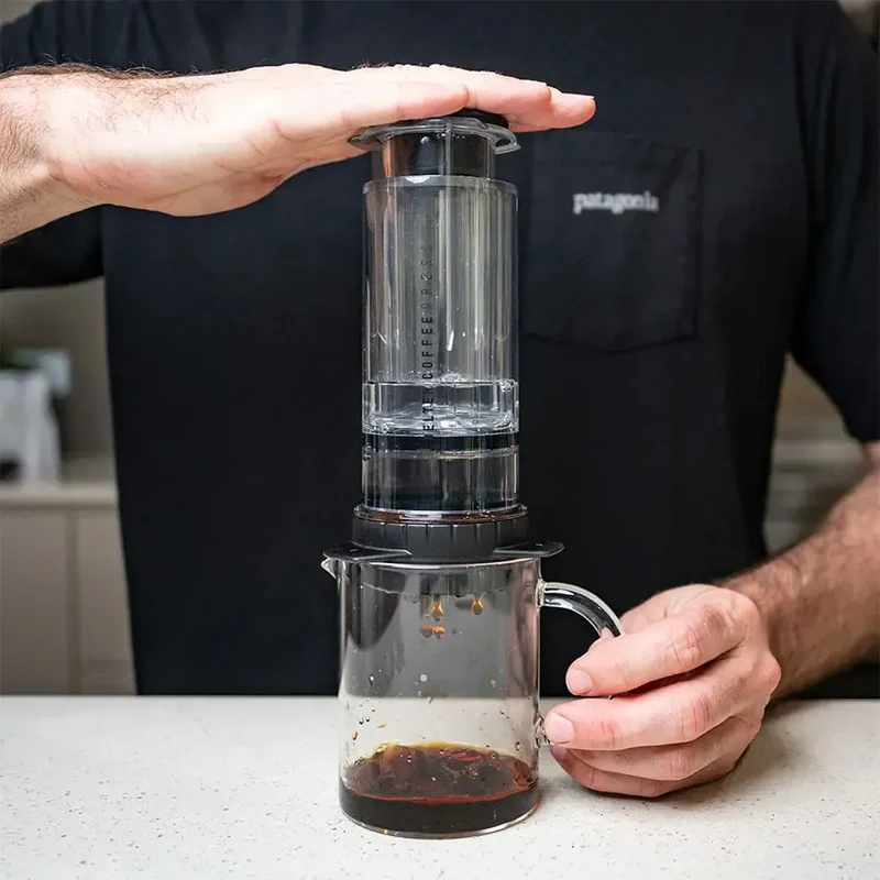 Delter Coffee Press – Volle Geschmackskontrolle in Clear & Grey Limited Edition