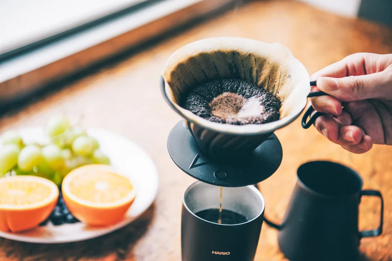 Hario V60-02 Dripper aus Stahl und Kupfer