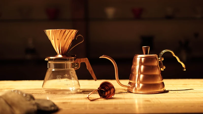 Hario V60-02 Dripper aus Stahl und Kupfer