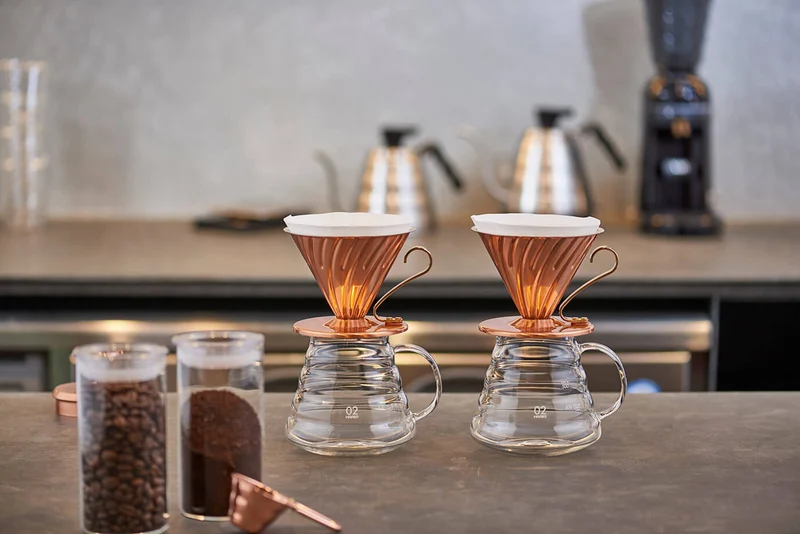 Hario V60-02 Dripper aus Stahl und Kupfer