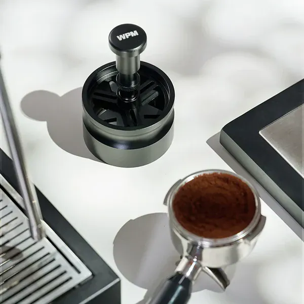 WPM Drehbarer WDT-Verteiler – Perfekte Puck-Vorbereitung auf Knopfdruck