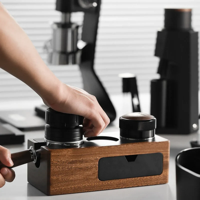 MHW-3BOMBER Espresso-Siebträgerhalter & Tamping-Station (Walnuss)