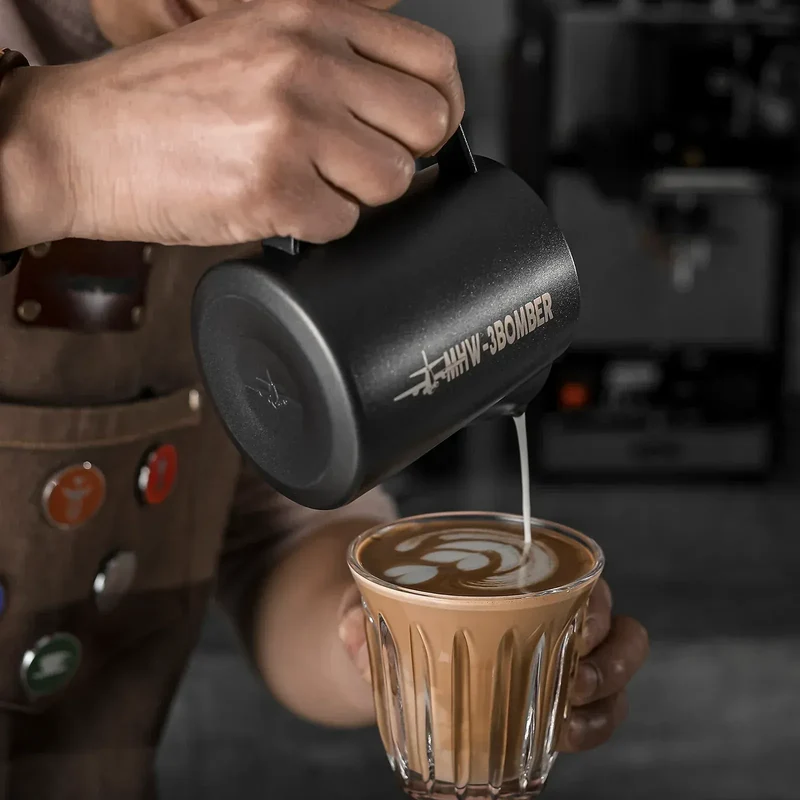 MHW-3BOMBER Latte Art Pitcher 5.0 Milchkännchen 600 ml – Mattschwarz