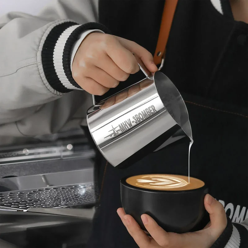 MHW-3BOMBER Latte Art Pitcher 5.0 Milchkännchen 600 ml – Glanzgrau Edelstahl