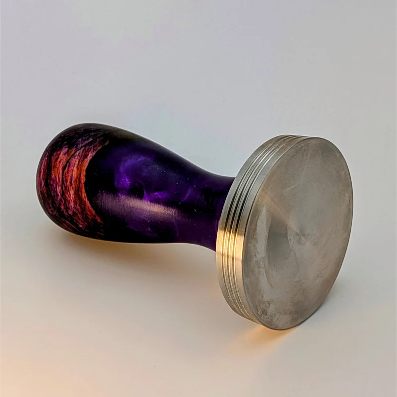 Epoxy Elegance Tamper #11 – Gestockte Buche & Violett