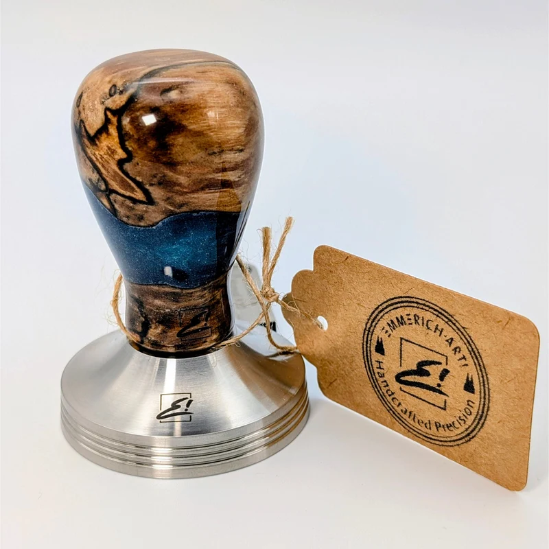 Epoxy Elegance Tamper #20 – Gestockte Buche & Tiefblau