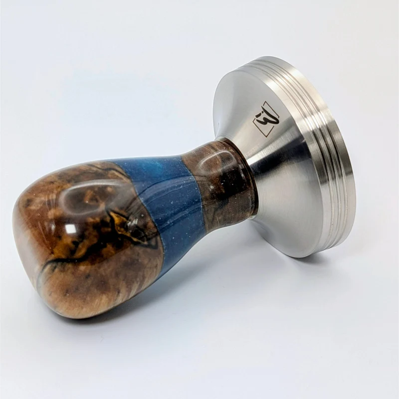 Epoxy Elegance Tamper #20 – Gestockte Buche & Tiefblau