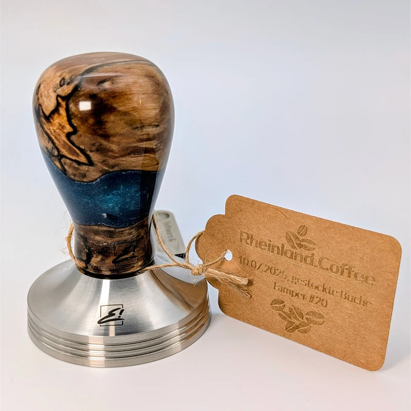 Epoxy Elegance Tamper #20 – Gestockte Buche & Tiefblau