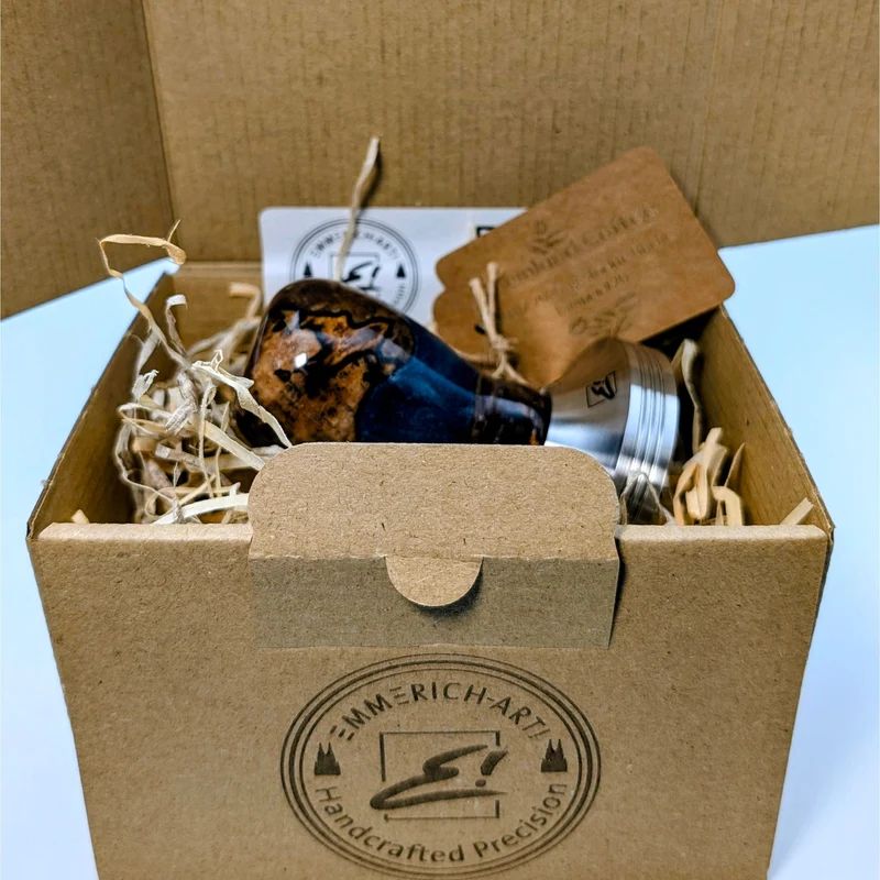 Epoxy Elegance Tamper #20 – Gestockte Buche & Tiefblau