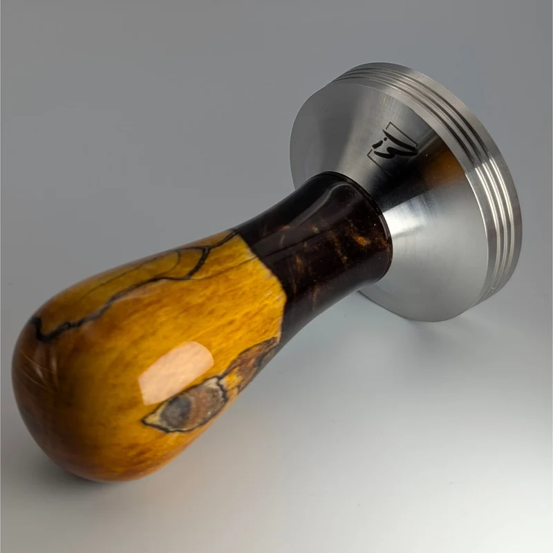 Epoxy Elegance Tamper #21 – Gestockte Buche & Black Resin | Emmerich Art