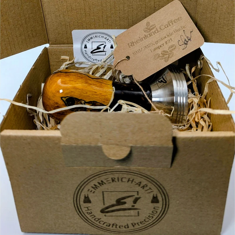 Epoxy Elegance Tamper #21 – Gestockte Buche & Black Resin | Emmerich Art