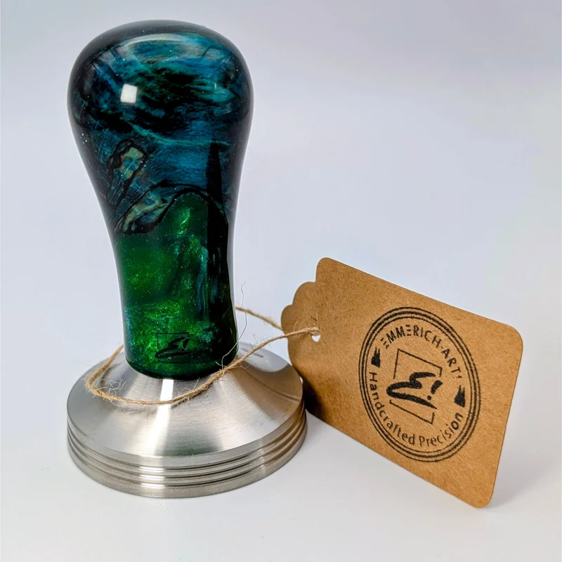 Epoxy Elegance Tamper #24 – Gestockte Buche & Tiefgrün