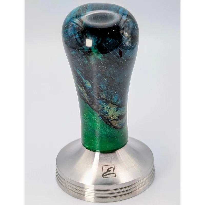 Epoxy Elegance Tamper #24 – Gestockte Buche & Tiefgrün