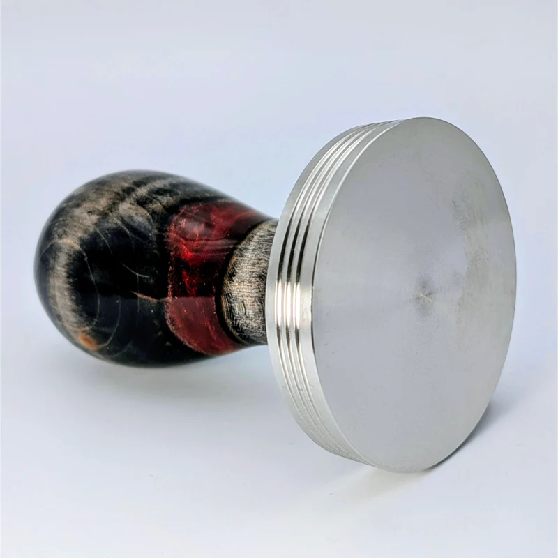 Epoxy Elegance Tamper #22 – Dunkles Holz & Rauchrot