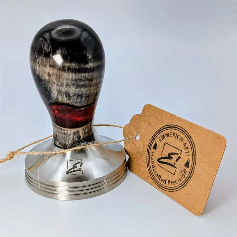 Epoxy Elegance Tamper #22 – Dunkles Holz & Rauchrot