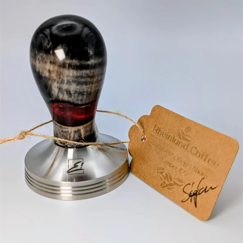 Epoxy Elegance Tamper #22 – Dunkles Holz & Rauchrot