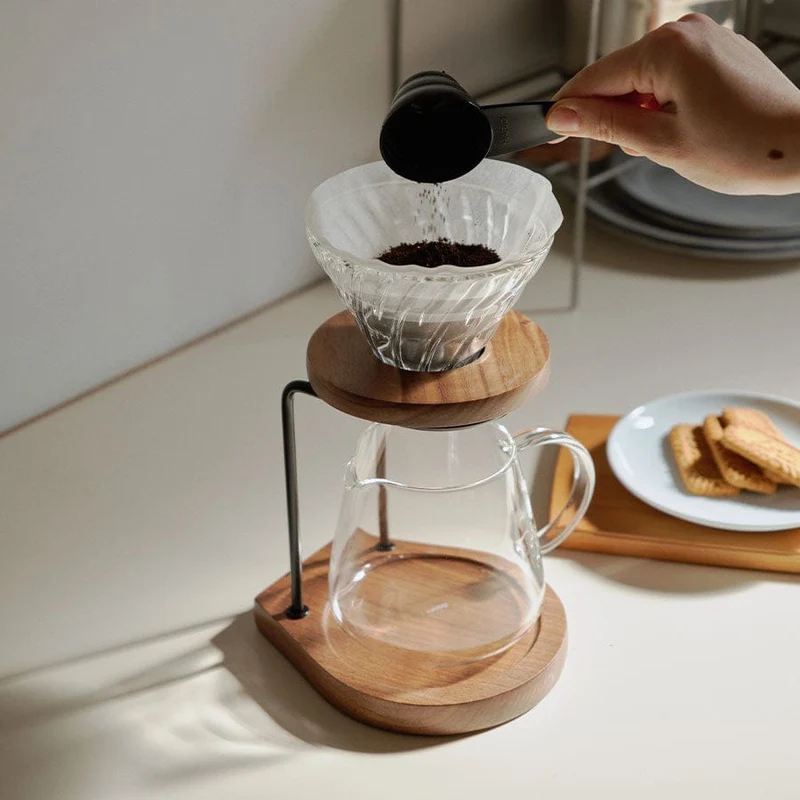 Hario Drip Stand Set Walnut – Pour Over trifft auf echtes Handwerk