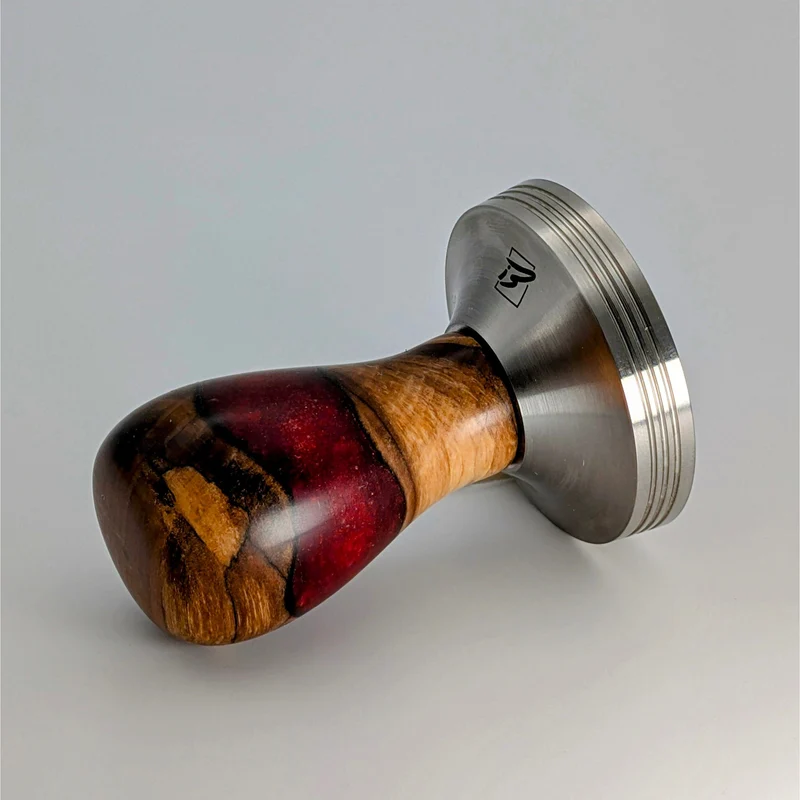 Epoxy Elegance Tamper #14 – Pappelmaser & Rubinrot