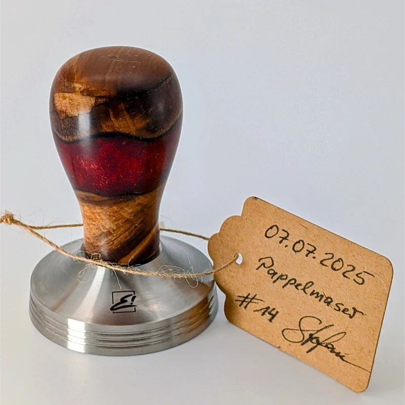 Epoxy Elegance Tamper #14 – Pappelmaser & Rubinrot