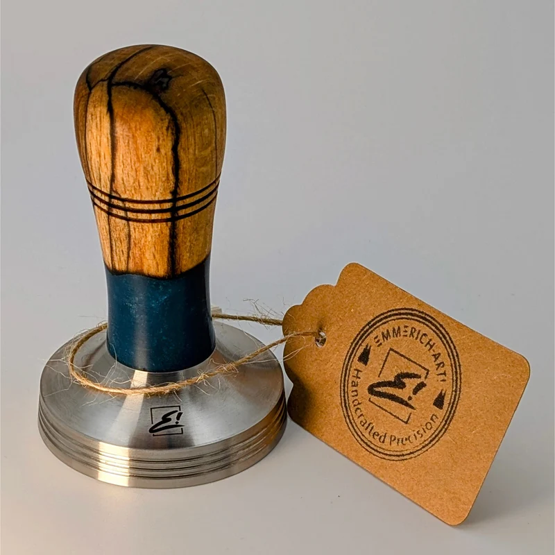 Epoxy Elegance Tamper #6 – Gestockte Buche & Tiefblau