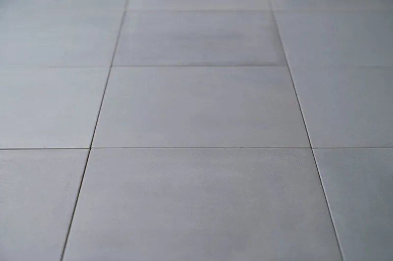 Contrasti Grigio R10/B 20x20 cm Feinsteinzeug