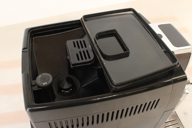 B-Ware DeLonghi Kaffeevollautomat Kaffeemaschine Dinamica Schwarz LatteCrema System