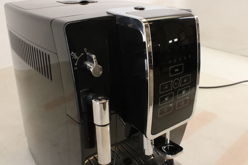 B-Ware DeLonghi Kaffeevollautomat Kaffeemaschine Dinamica Schwarz LatteCrema System
