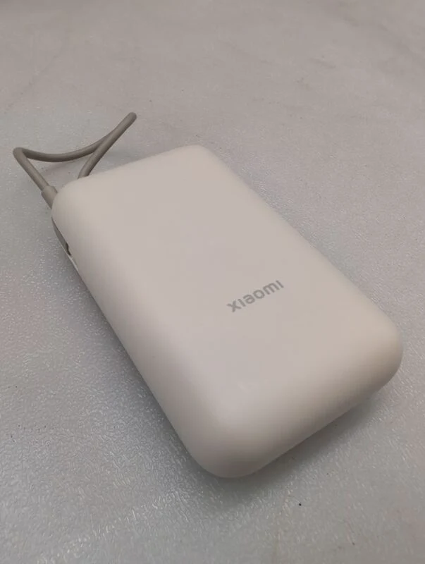 B-Ware Xiaomi Powerbank 10000 mAh Quick Charge 3.0 Zusatzakku Ladegerät Weiß matt 3A