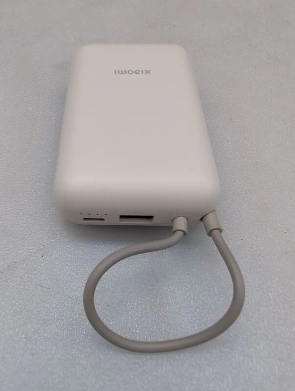 B-Ware Xiaomi Powerbank 10000 mAh Quick Charge 3.0 Zusatzakku Ladegerät Weiß matt 3A
