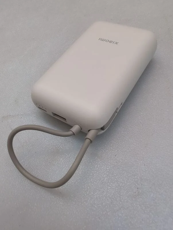 B-Ware Xiaomi Powerbank 10000 mAh Quick Charge 3.0 Zusatzakku Ladegerät Weiß matt 3A