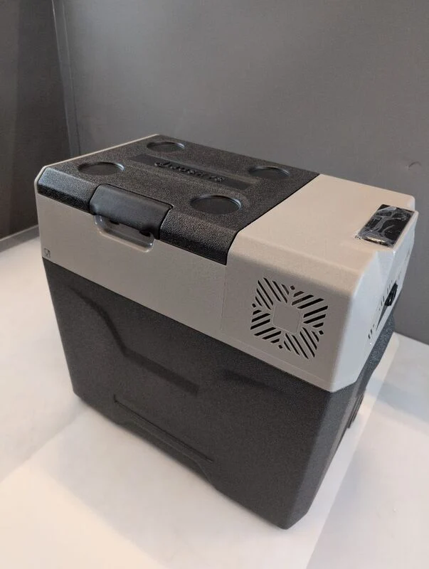 C-Ware Kompressor Kühlbox Yukon 50l Kühlgerät mit App Steuerung und USB Anschluss grau