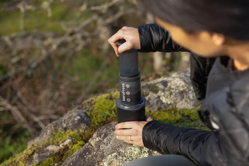 AeroPress Coffee Maker Go – Kompakte Kaffeepresse für perfekten Genuss unterwegs inklusive 100 Filter