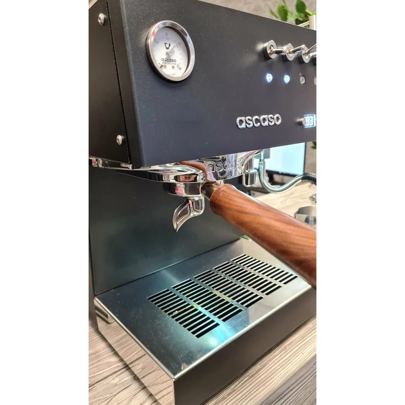 Eureka Barista Matte schwarz mit Tamping Station und Pinsel