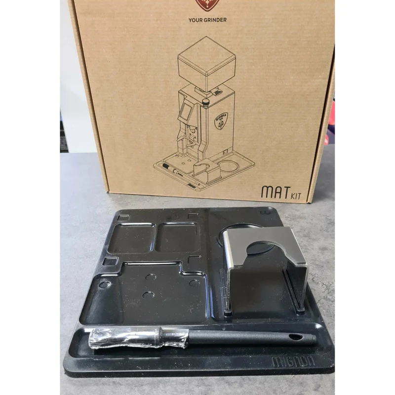 Eureka Barista Matte schwarz mit Tamping Station und Pinsel