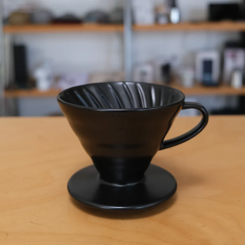 Hario V60 Handfilter | Porzellan – Pink & Matt Schwarz