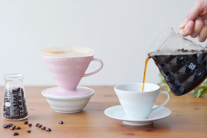 Hario V60 Handfilter | Porzellan – Pink & Matt Schwarz
