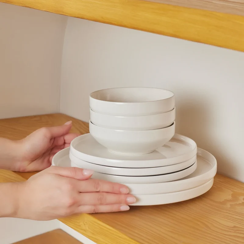 Karaca Stream Bone China Saturn 4 Kişilik 12 Parça Yemek Takımı, Beyaz