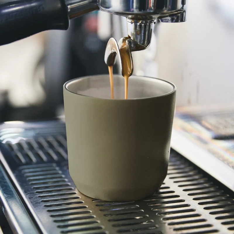 Kinto - TO GO TUMBLER Becher mit Strohhalm