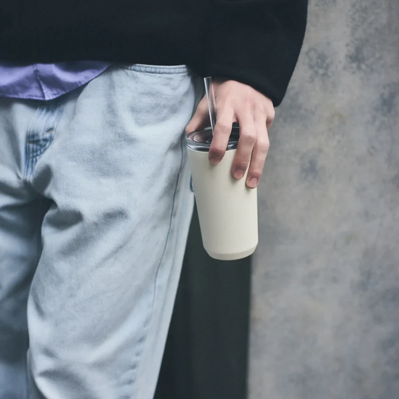 Kinto - TO GO TUMBLER Becher mit Strohhalm