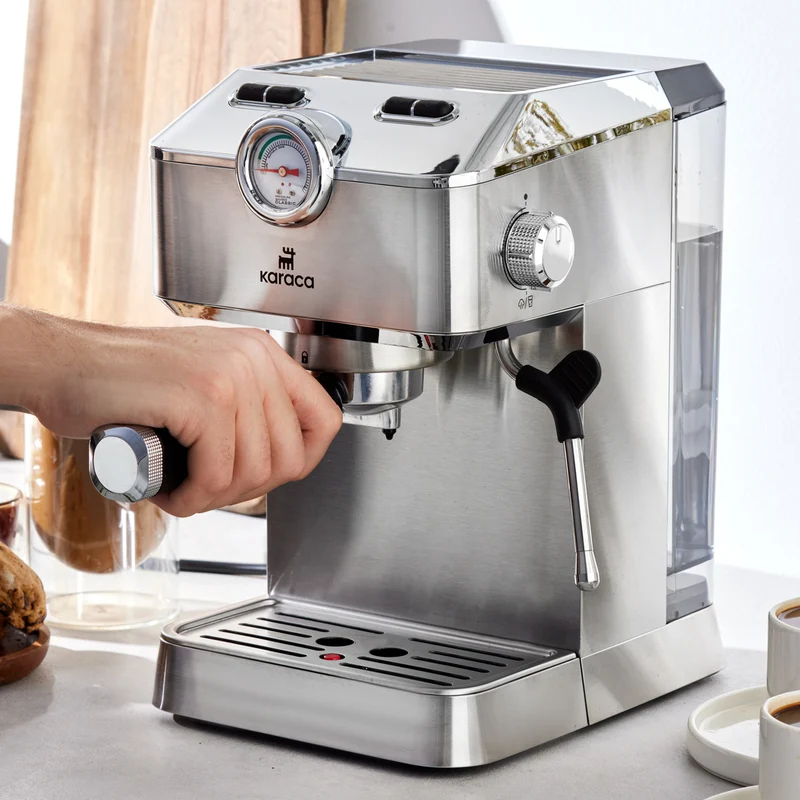 Karaca Coffee Art 1101 Milchaufschäumer, 20 Bar Druck, Espresso, Latte, Cappuccino, Americano Maschine 1,5L Inox
