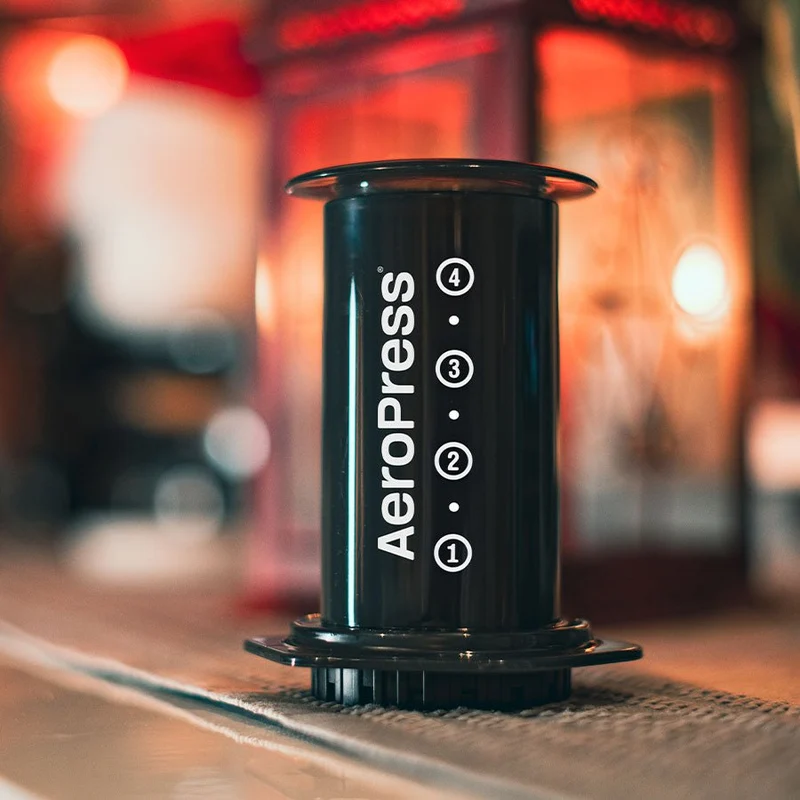 AeroPress Original Kaffee-Zubereiter inkl. 100 Filtern