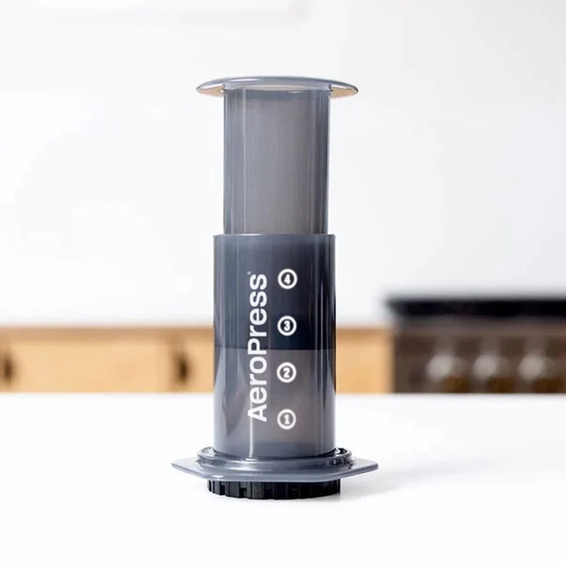 AeroPress Original Kaffee-Zubereiter inkl. 100 Filtern